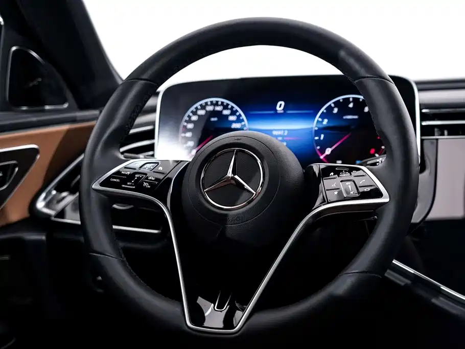 Mercedes-Benz E-Class — фото 15