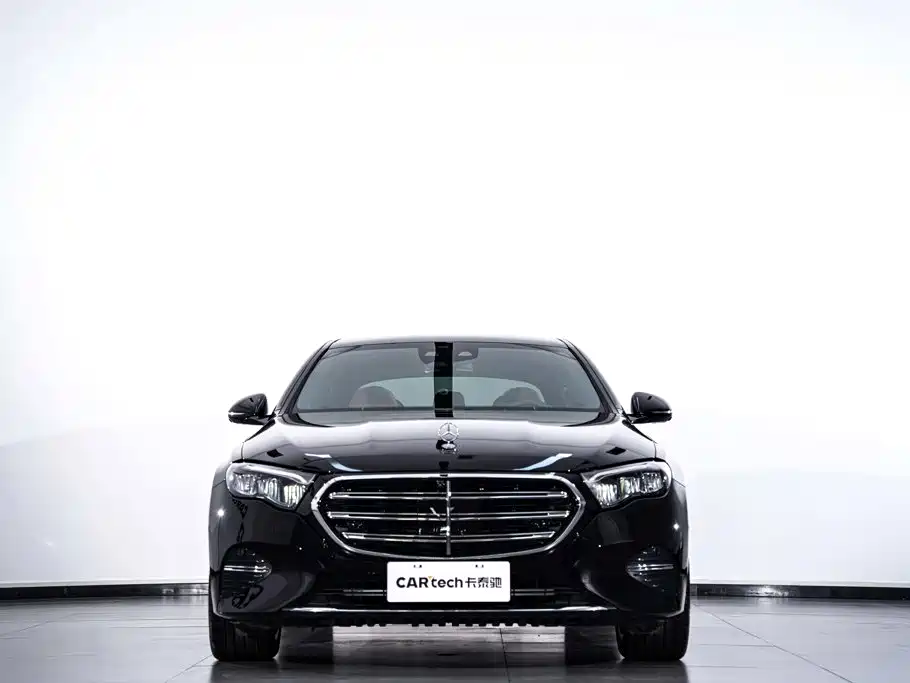 Mercedes-Benz E-Class — фото 4