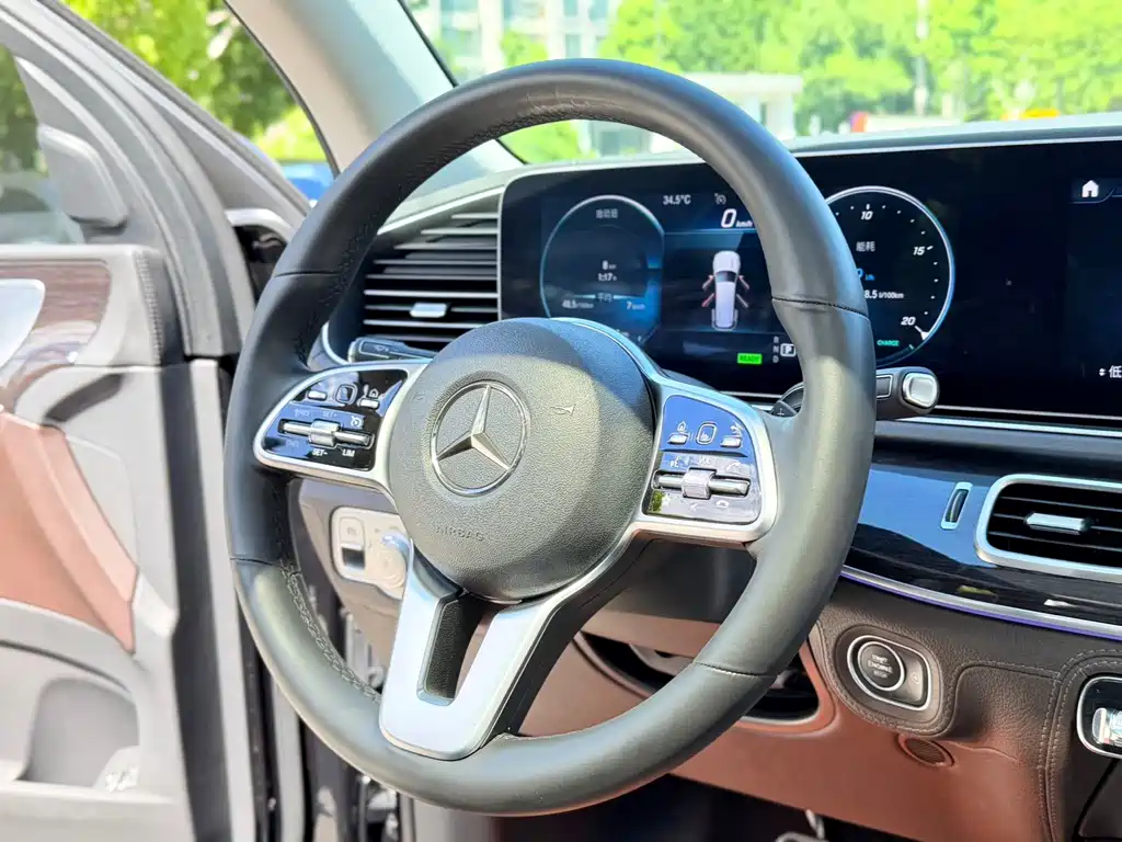 Mercedes-Benz GLS — фото 6