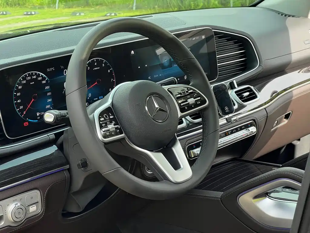 Mercedes-Benz GLS — фото 15