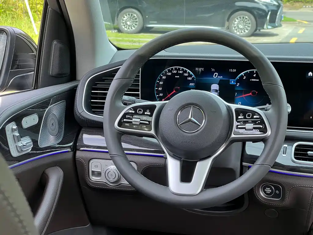 Mercedes-Benz GLS — фото 18