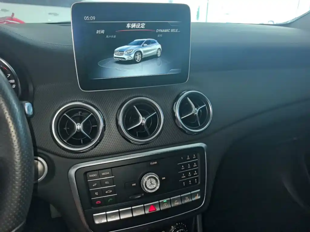 Mercedes-Benz GLA — фото 13