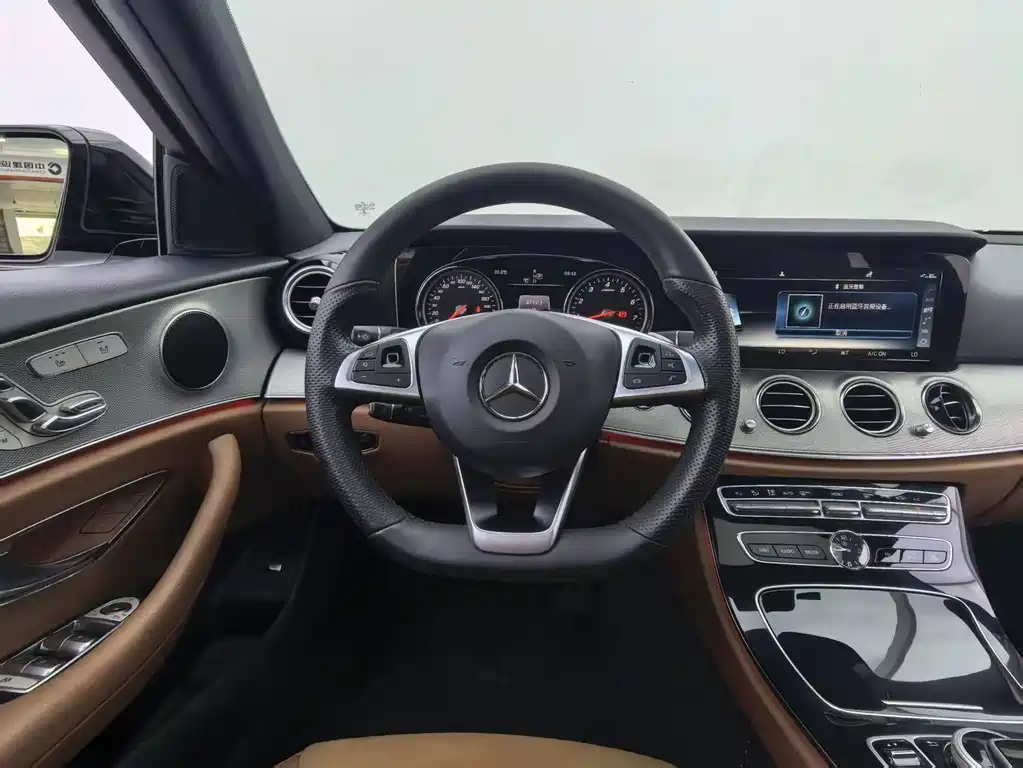 Mercedes-Benz E-Class — фото 11