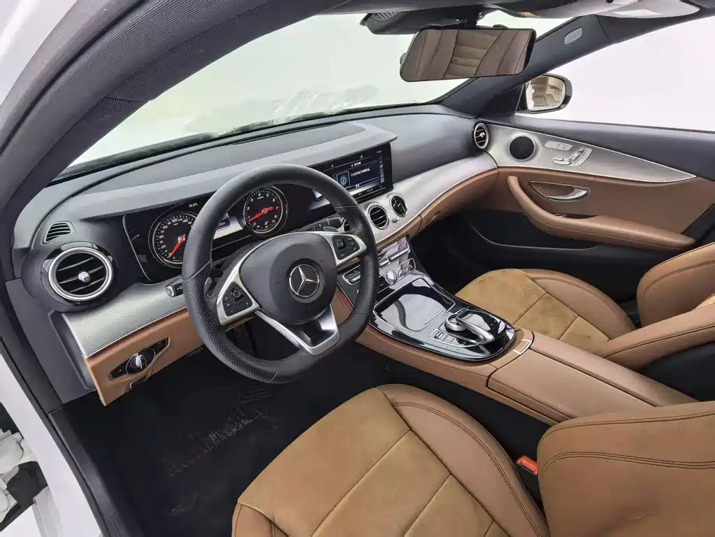 Mercedes-Benz E-Class — фото 17