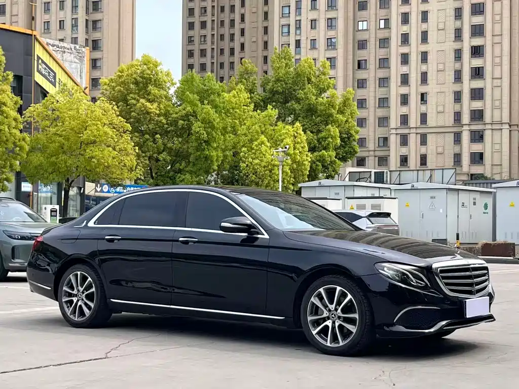 Mercedes-Benz E-Class — фото 3
