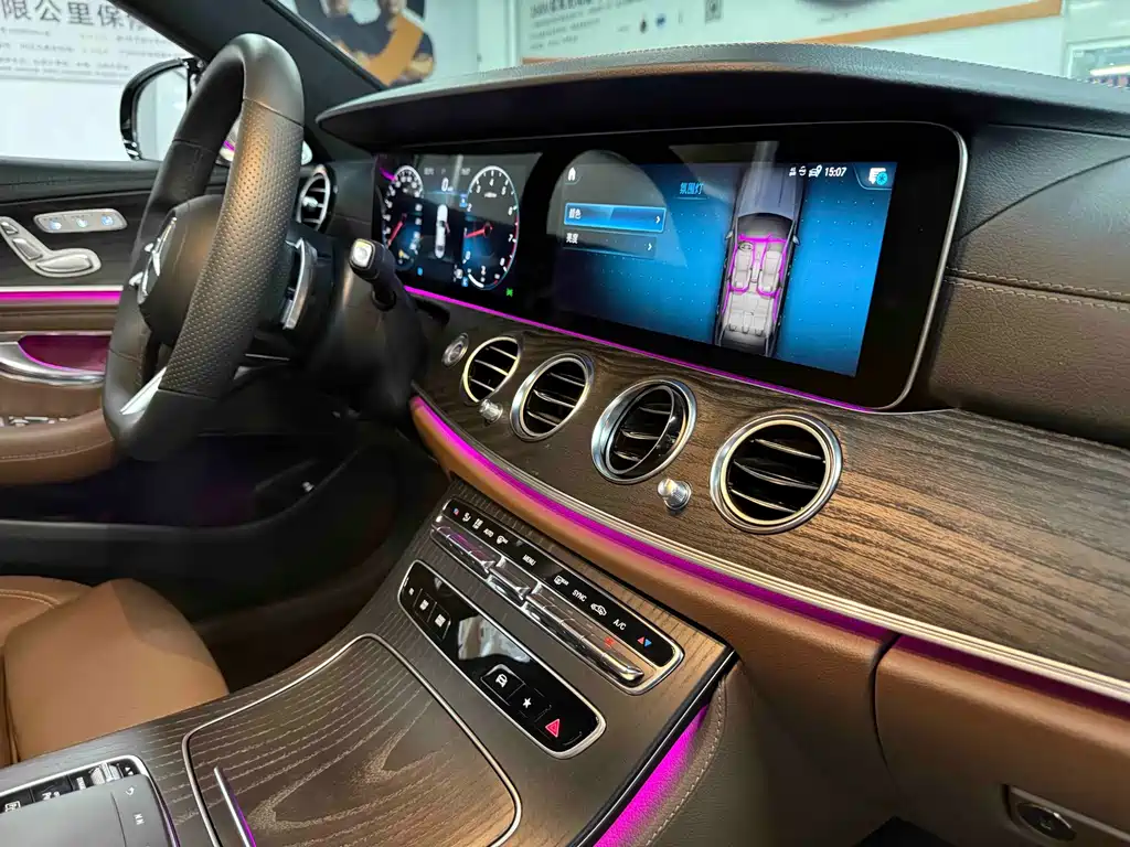 Mercedes-Benz E-Class — фото 18