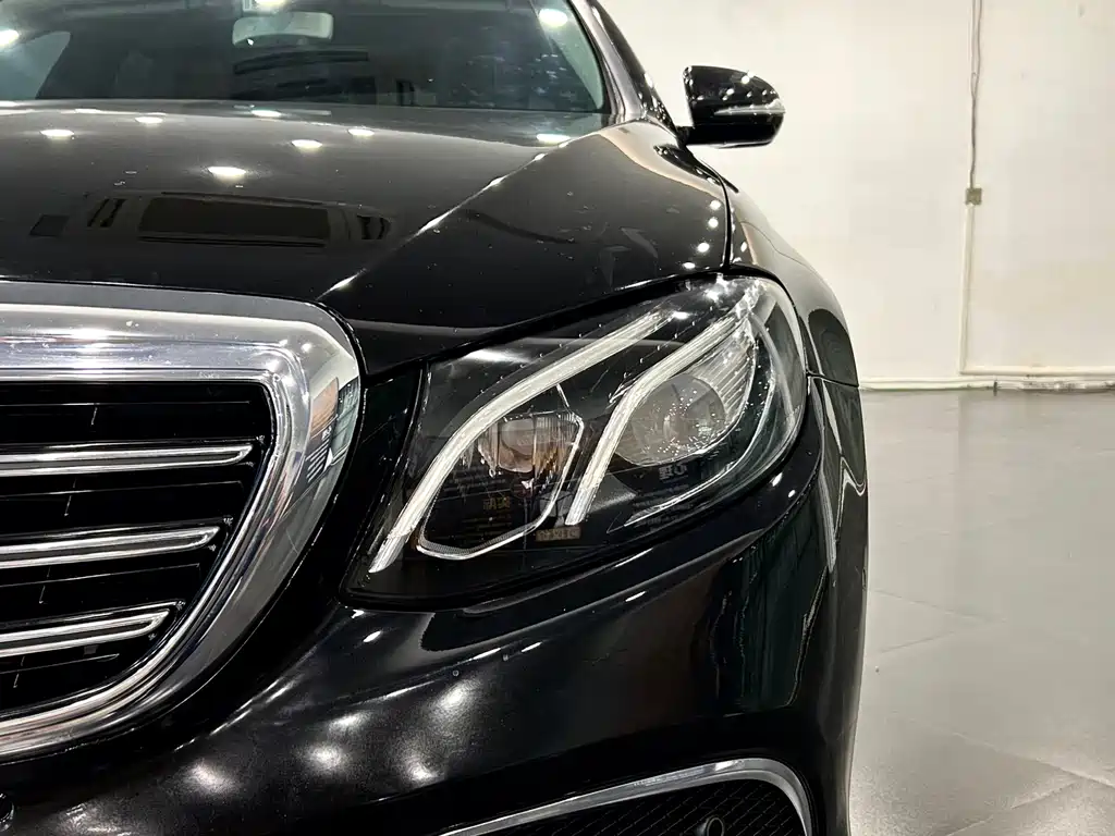 Mercedes-Benz E-Class — фото 19