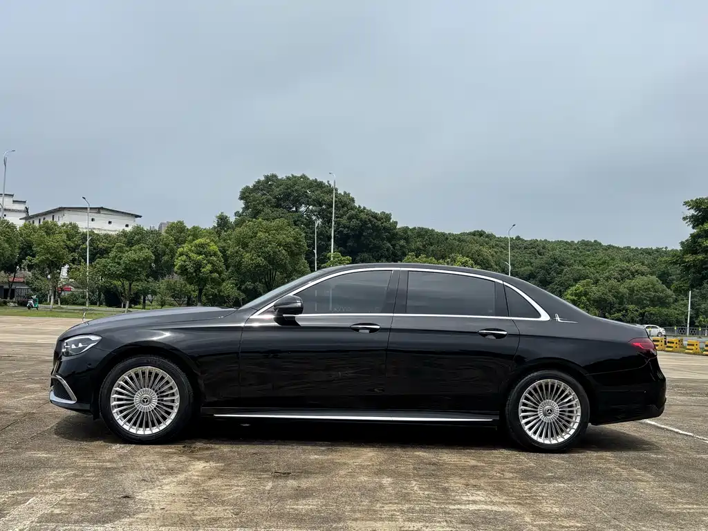 Mercedes-Benz E-Class — фото 4