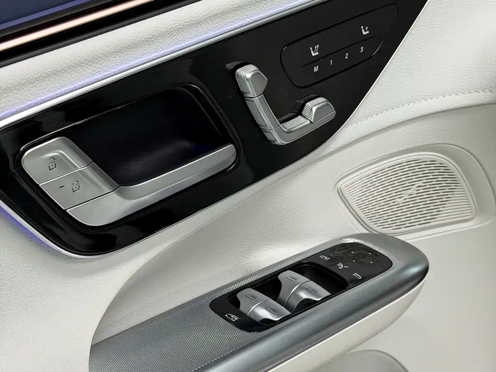 Mercedes-Benz EQE SUV — фото 10