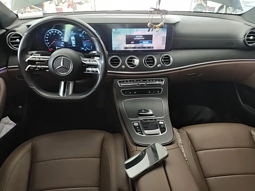 Mercedes-Benz E-Class — фото 10