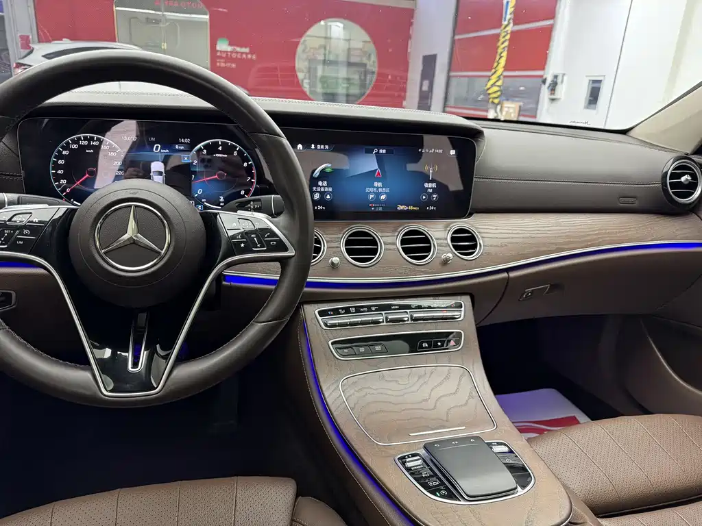 Mercedes-Benz E-Class — фото 11