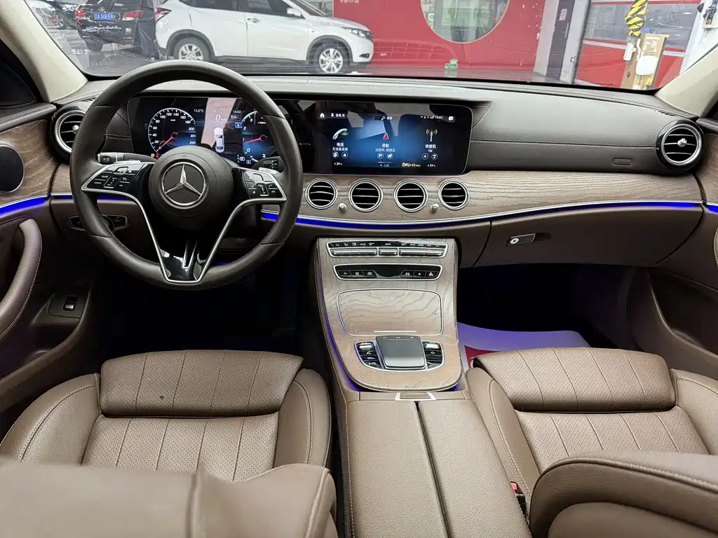 Mercedes-Benz E-Class — фото 9