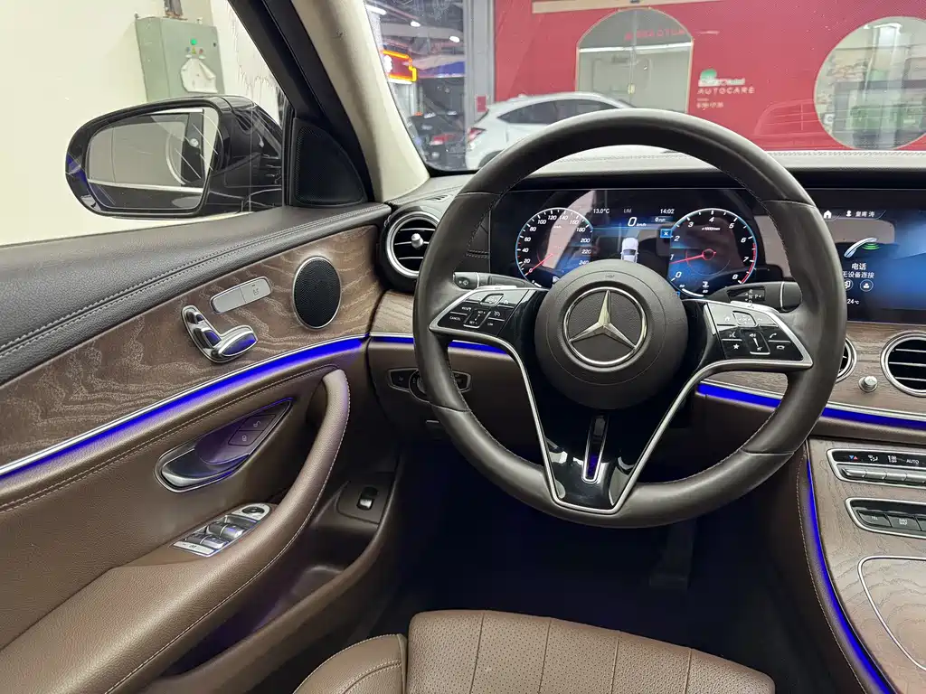 Mercedes-Benz E-Class — фото 10
