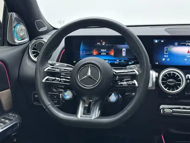 Mercedes-Benz GLB AMG — фото 11