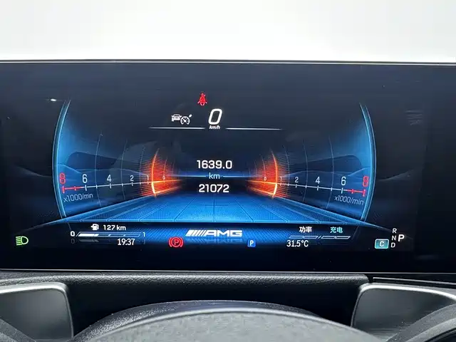 Mercedes-Benz GLB AMG — фото 10