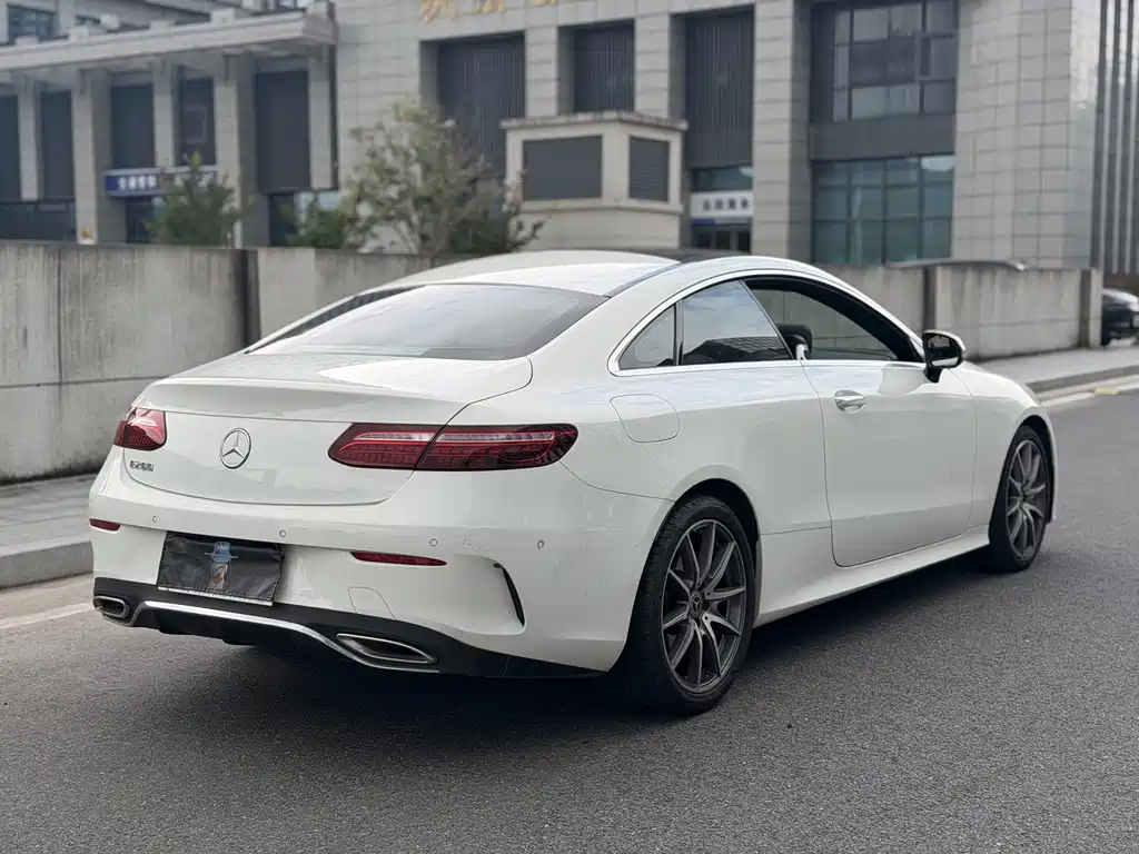 Mercedes-Benz E-Class (Import) — фото 9