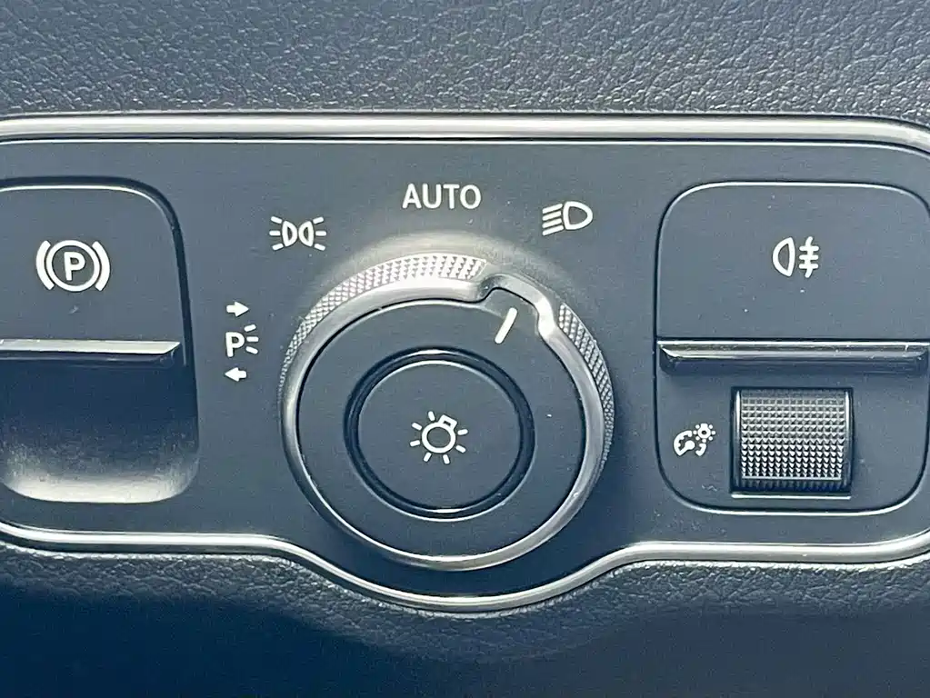 Mercedes-Benz EQB — фото 13
