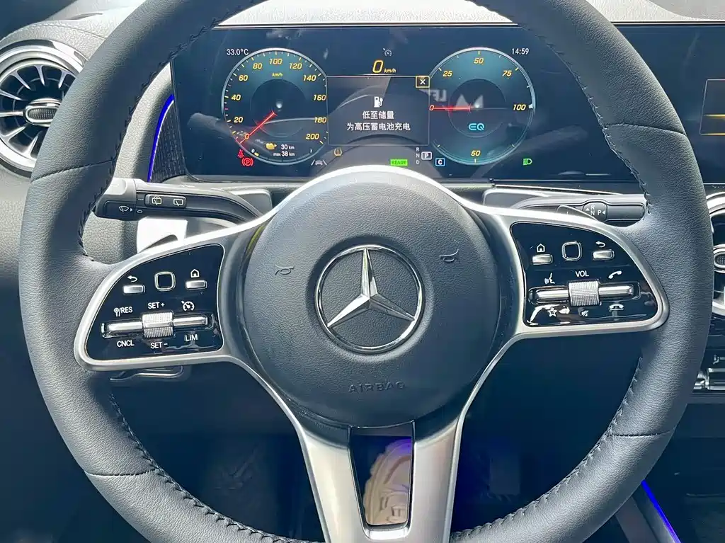 Mercedes-Benz EQB — фото 14