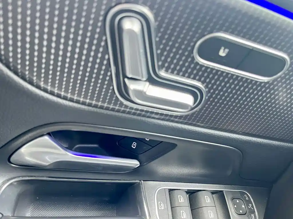Mercedes-Benz EQB — фото 15