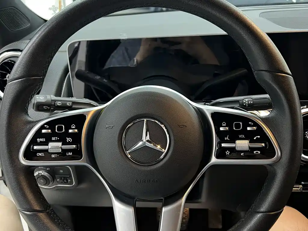 Mercedes-Benz GLB — фото 25