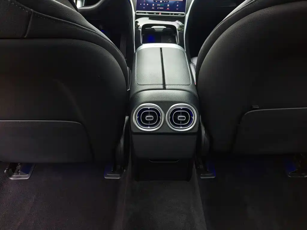 Mercedes-Benz C-Class — фото 11