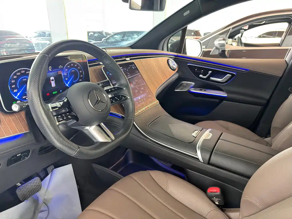 Mercedes-Benz EQE SUV — фото 4