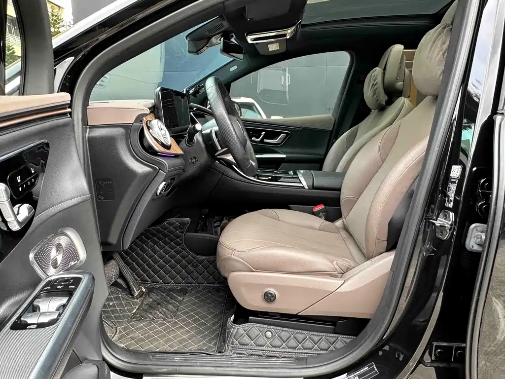 Mercedes-Benz EQE SUV — фото 3