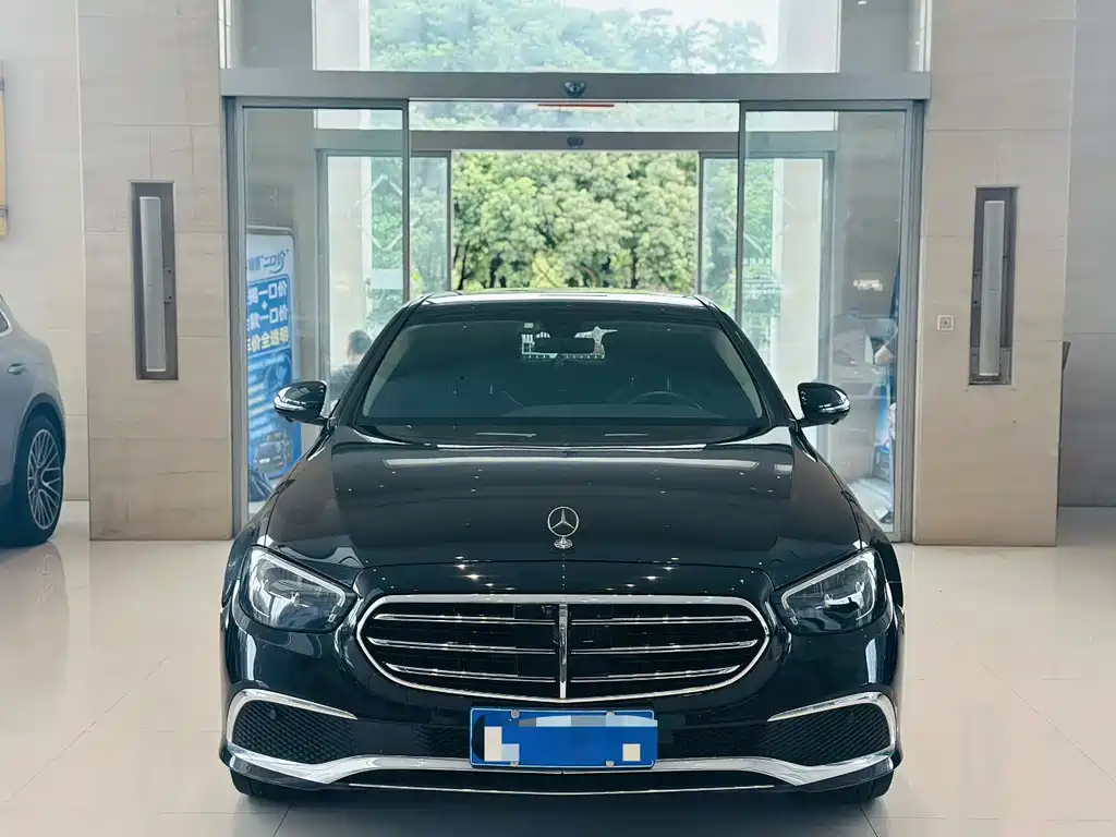 Mercedes-Benz E-Class — фото 2