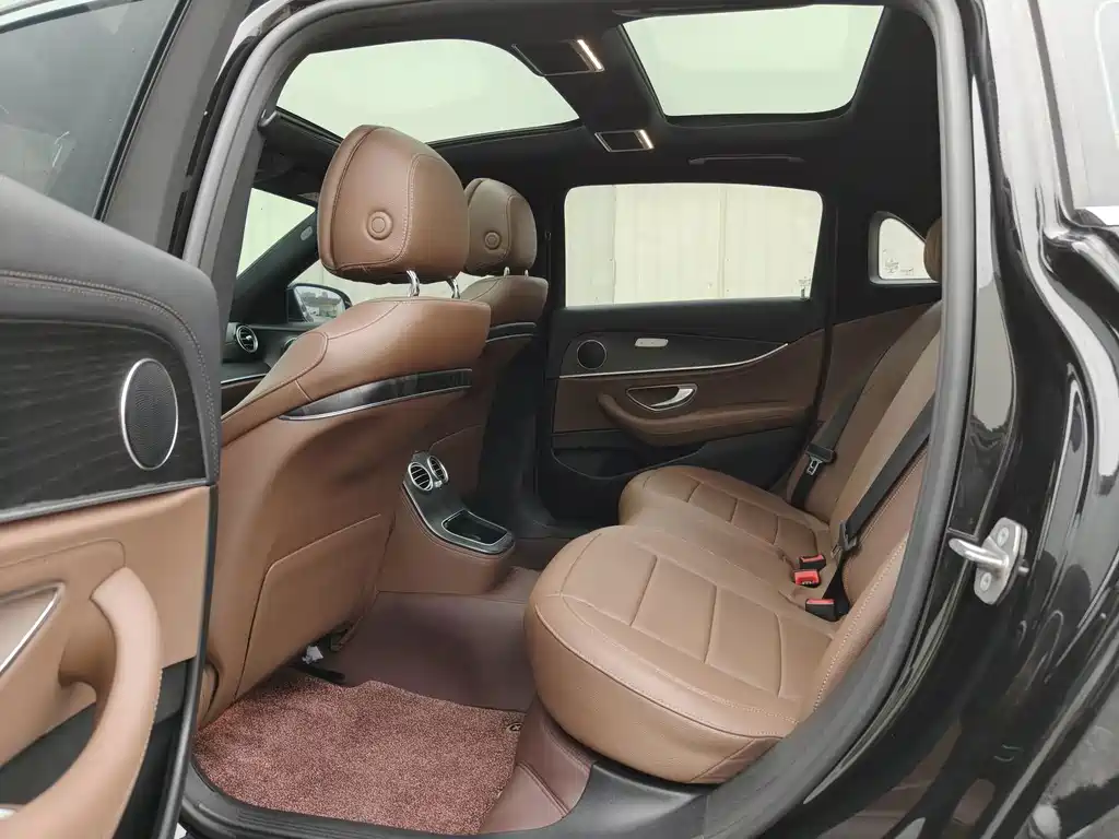 Mercedes-Benz E-Class — фото 6
