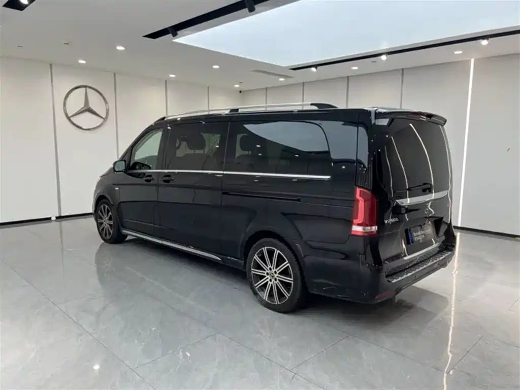 Mercedes-Benz V-Class — фото 15