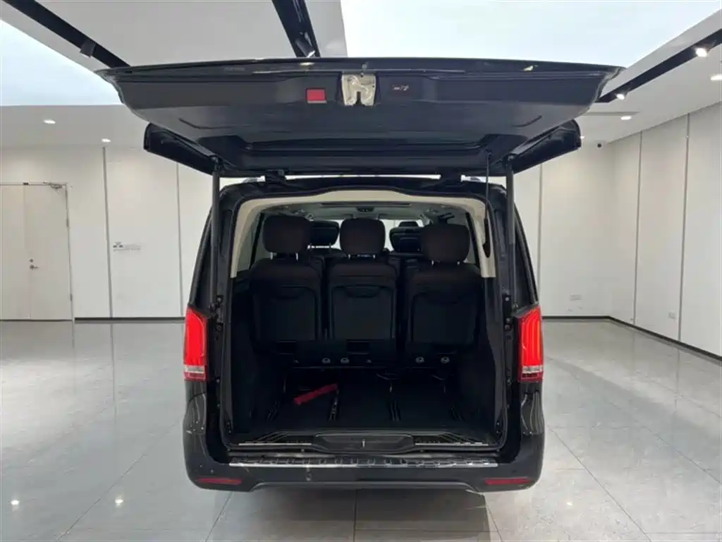 Mercedes-Benz V-Class — фото 16