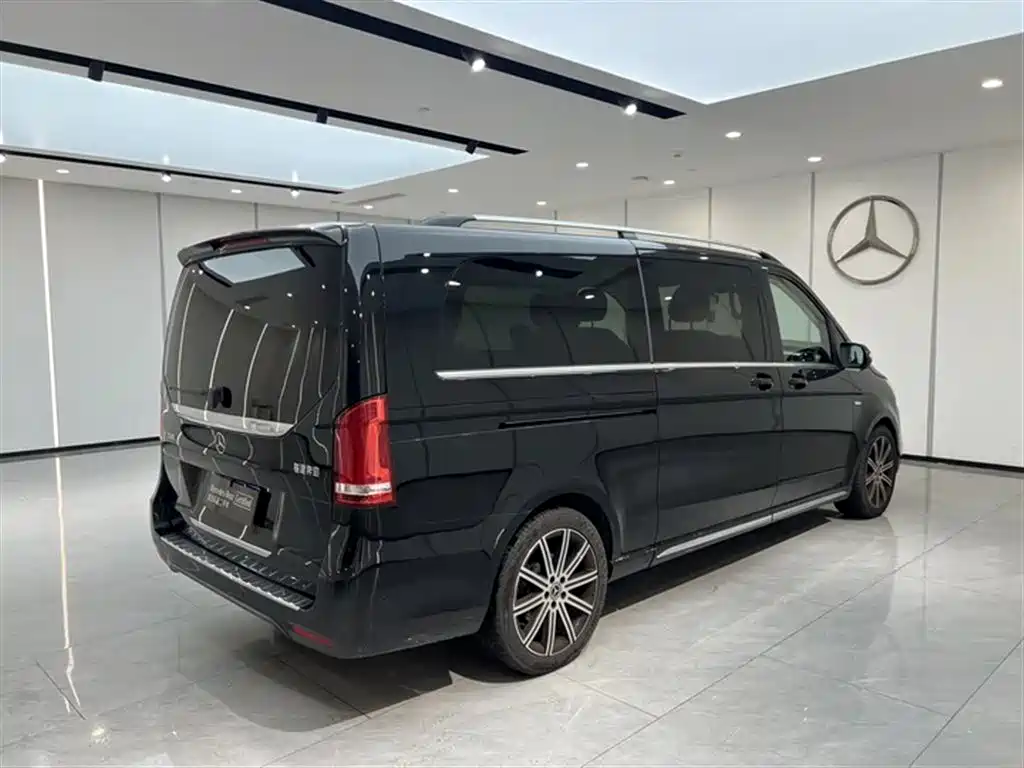 Mercedes-Benz V-Class — фото 17