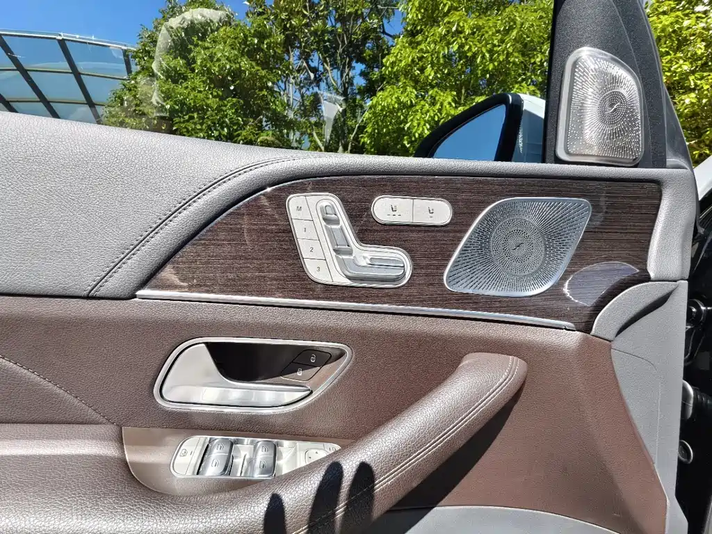Mercedes-Benz GLS — фото 10
