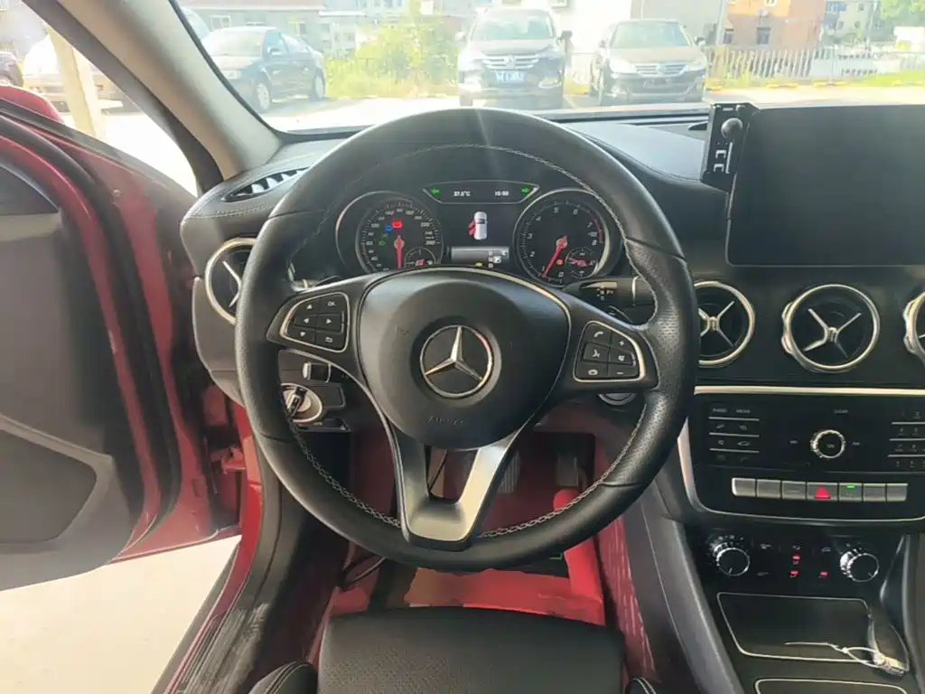 Mercedes-Benz GLA — фото 11