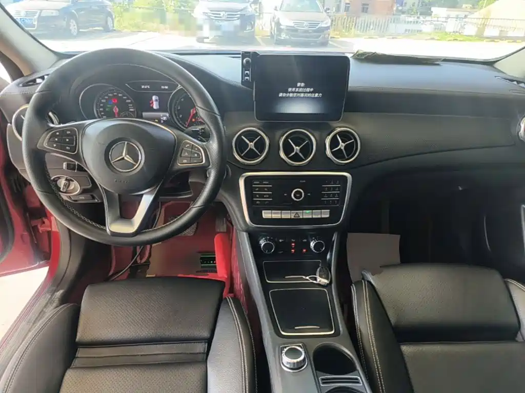 Mercedes-Benz GLA — фото 10