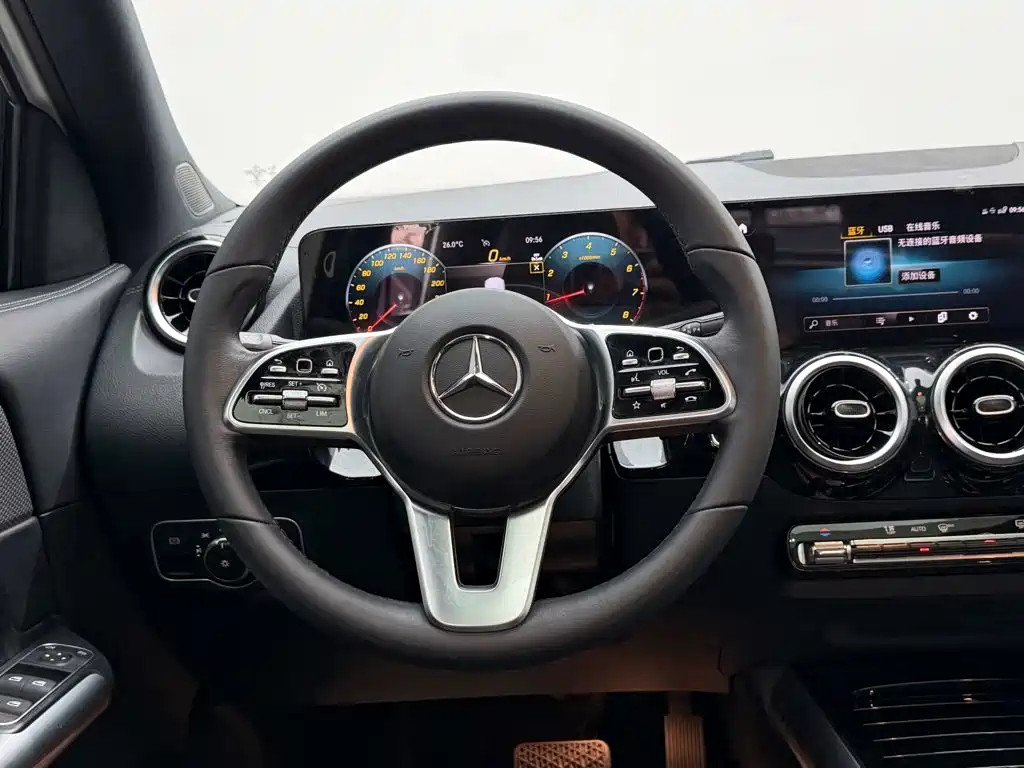 Mercedes-Benz GLA — фото 14