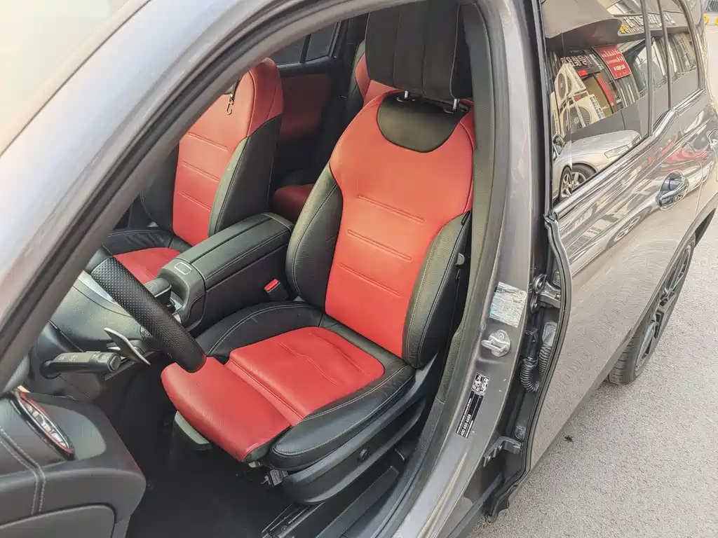 Mercedes-Benz GLB AMG — фото 15