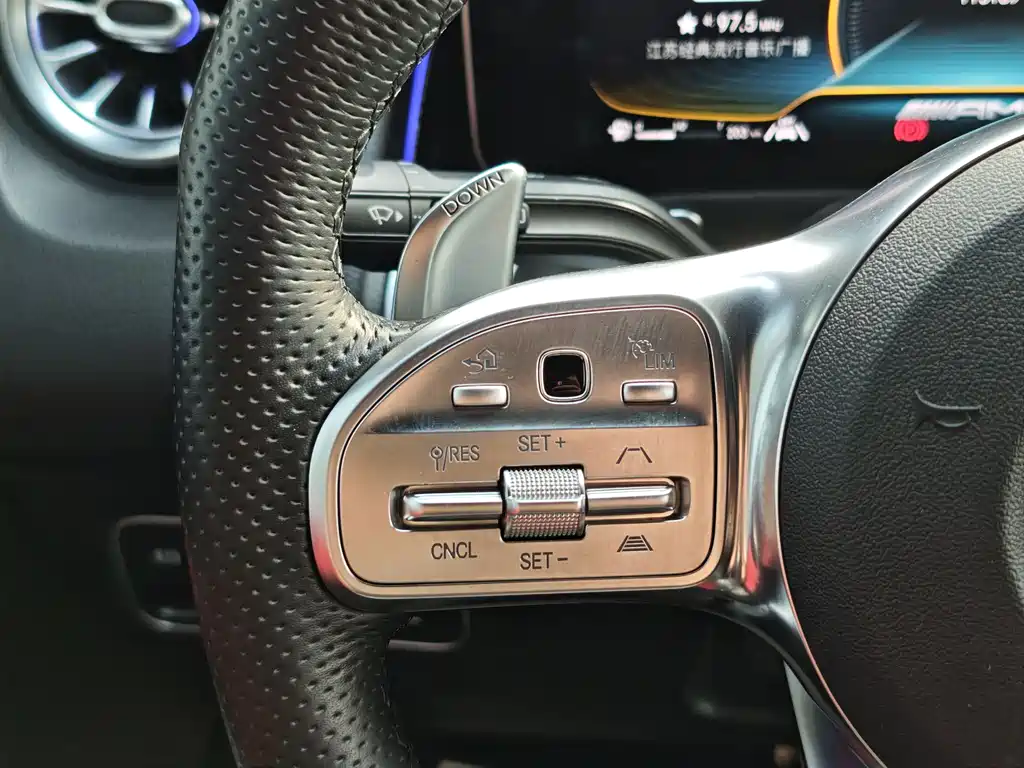 Mercedes-Benz GLB AMG — фото 32