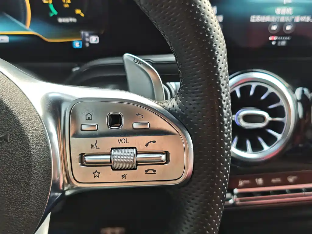Mercedes-Benz GLB AMG — фото 33