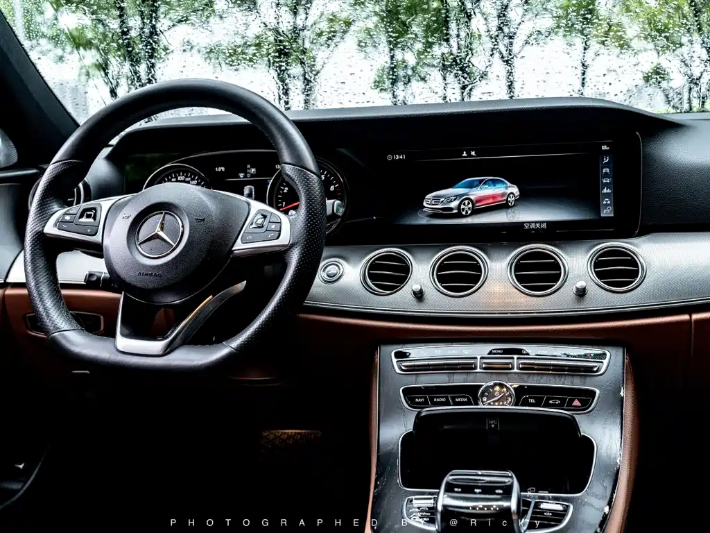 Mercedes-Benz E-Class — фото 5