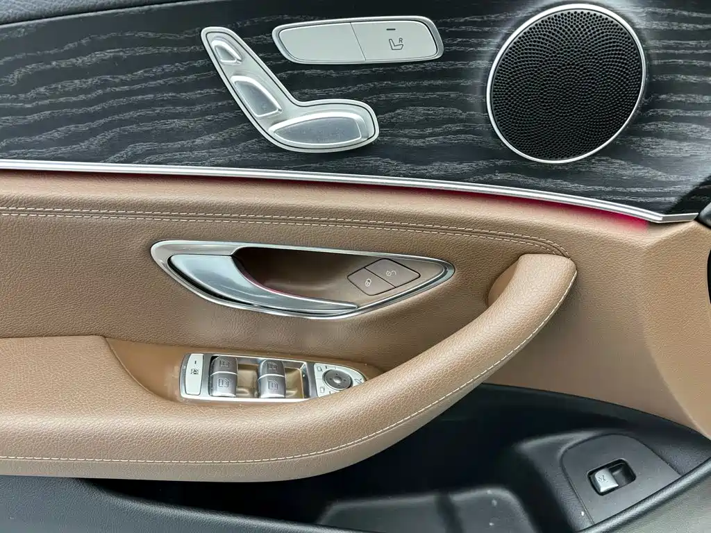 Mercedes-Benz E-Class — фото 17