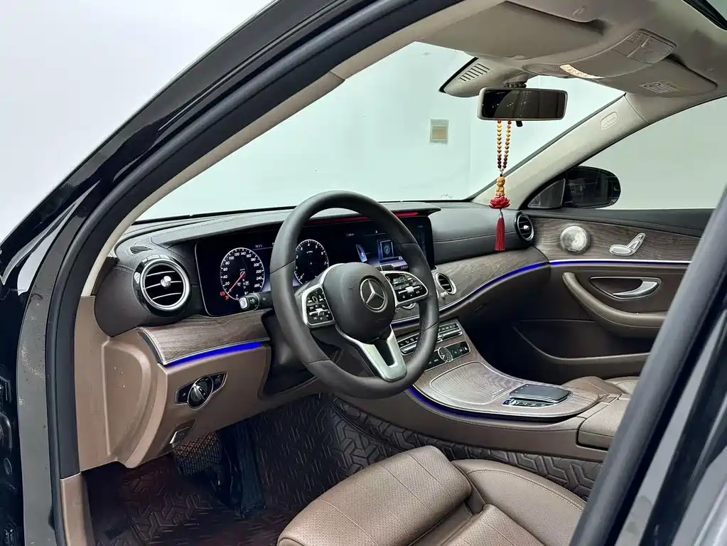 Mercedes-Benz E-Class — фото 11
