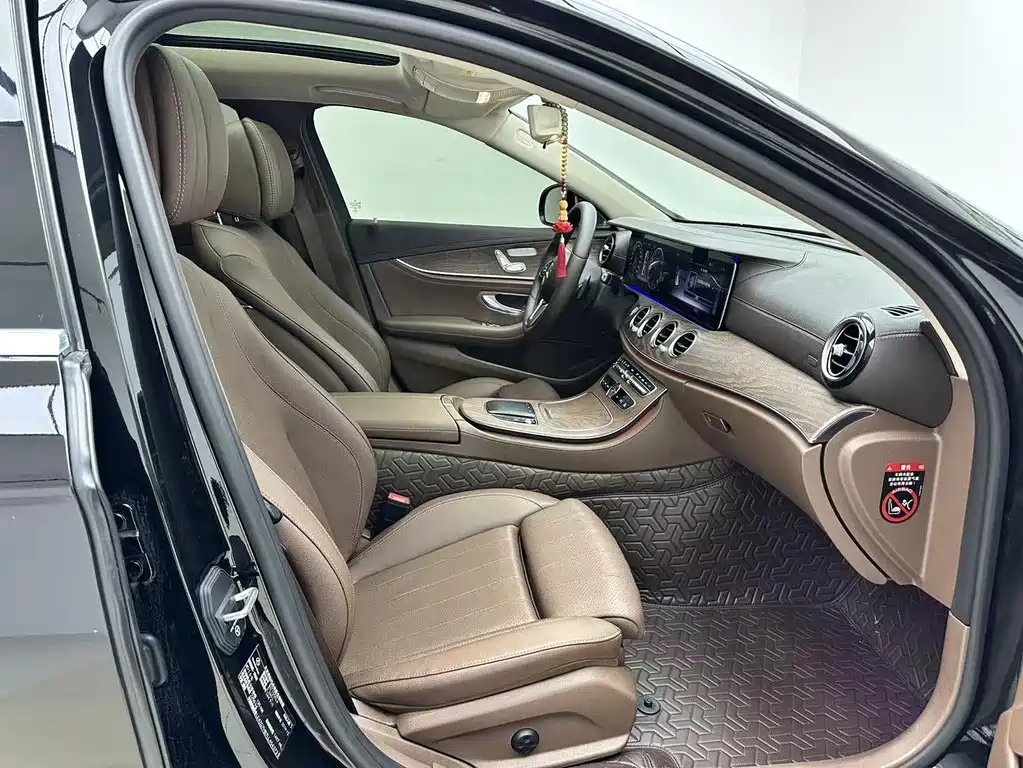 Mercedes-Benz E-Class — фото 13