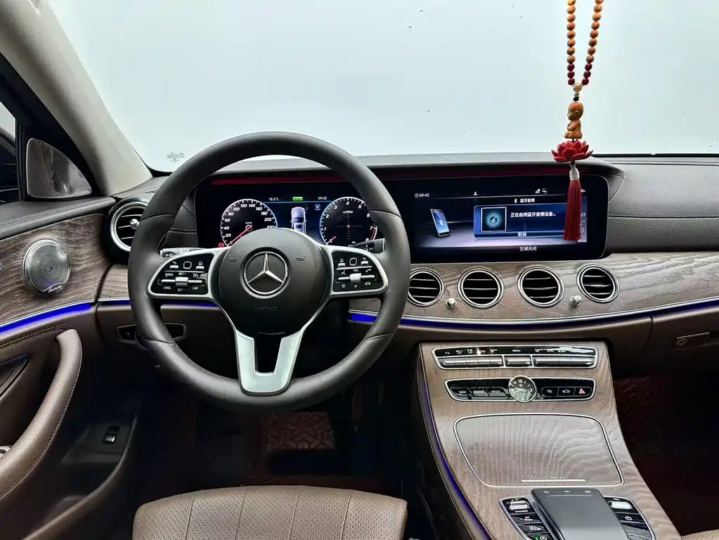 Mercedes-Benz E-Class — фото 10