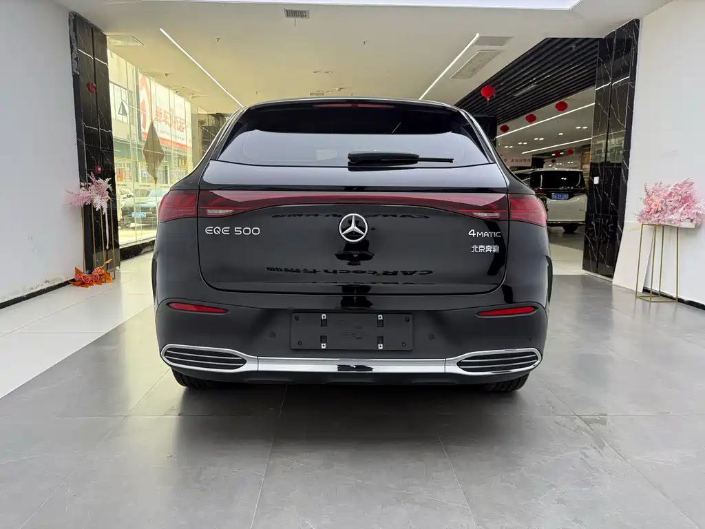 Mercedes-Benz EQE SUV — фото 4