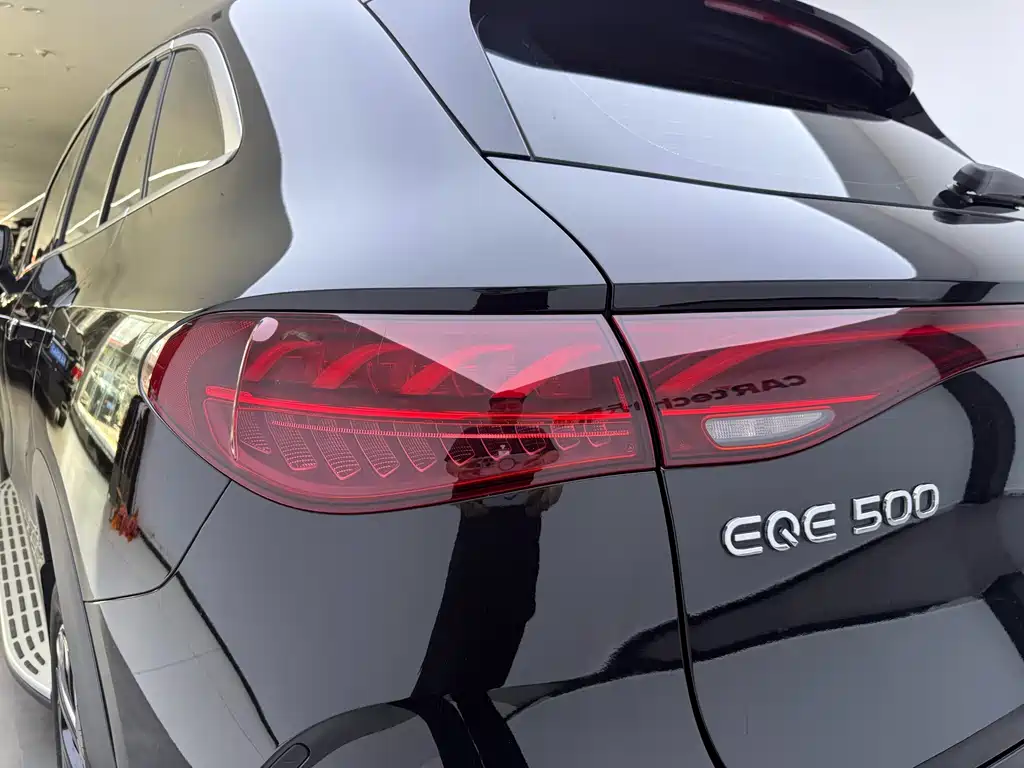 Mercedes-Benz EQE SUV — фото 6