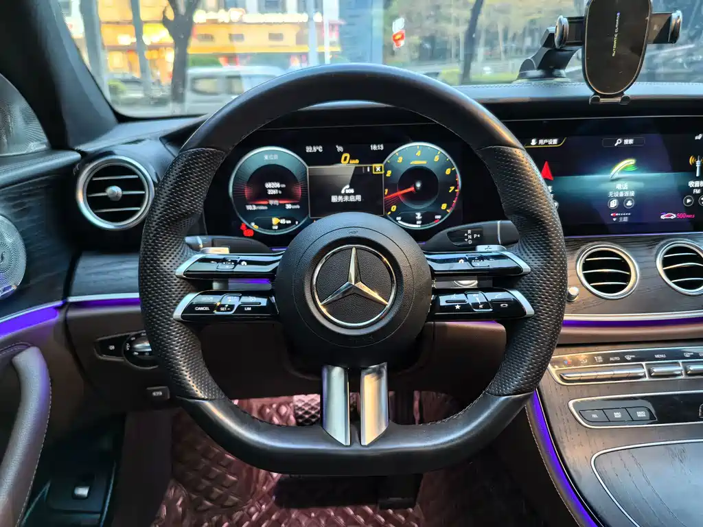 Mercedes-Benz E-Class — фото 13