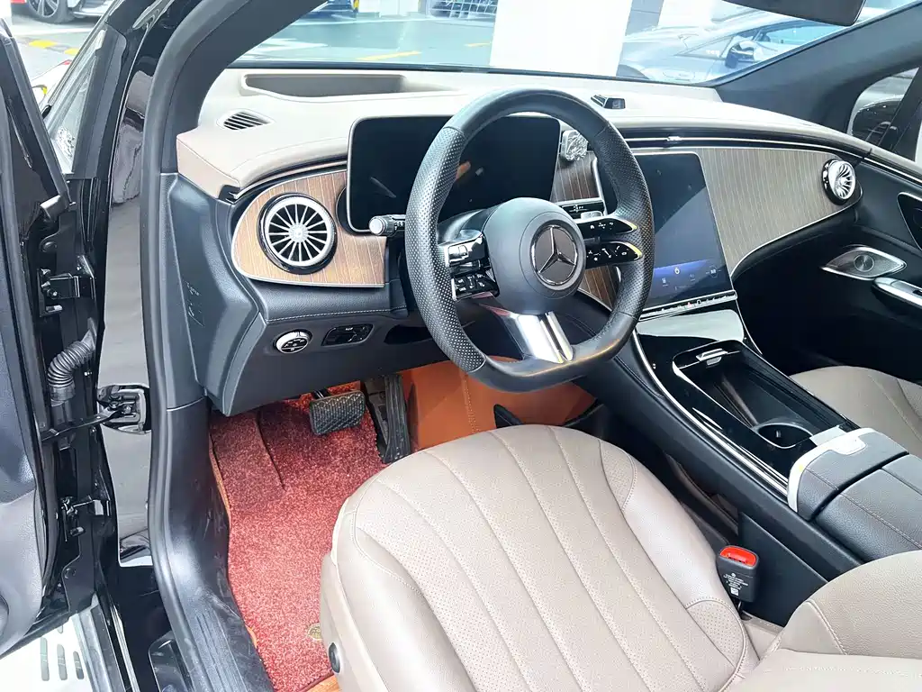 Mercedes-Benz EQE SUV — фото 10