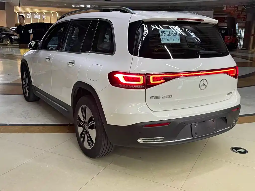 Mercedes-Benz EQB — фото 14