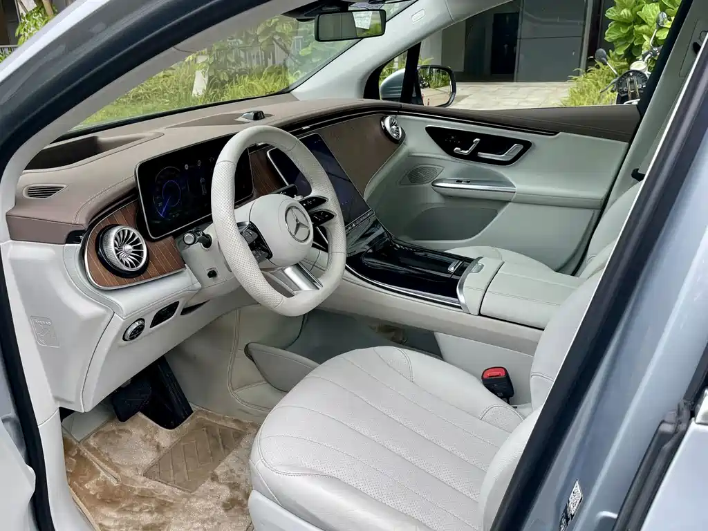 Mercedes-Benz EQE SUV — фото 3